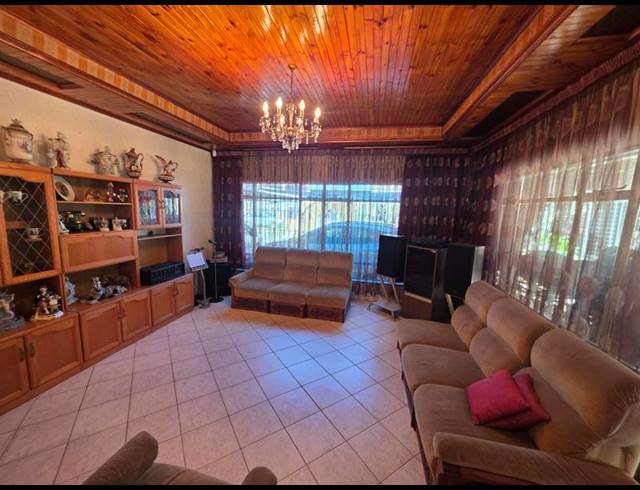 4 BEDROOM HOUSE FOR SALE IN VAN DYK PARK